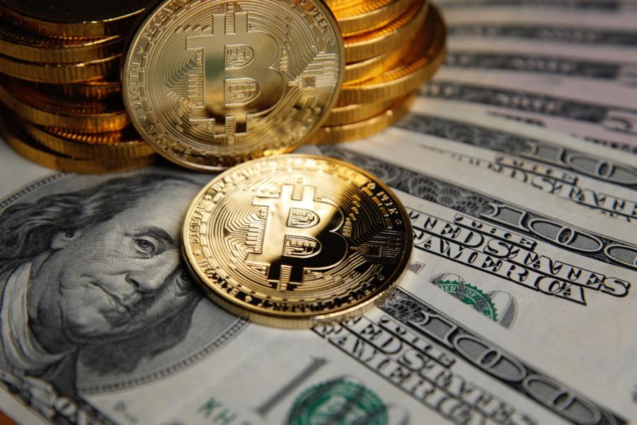 Bitcoin ETFs Gain as Dollar Trust Falters