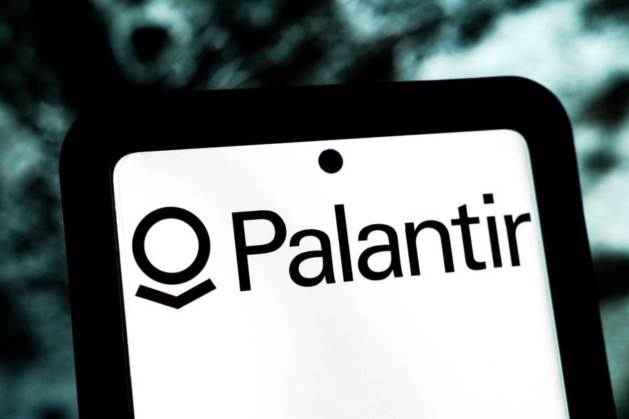 Palantir stock has been on fire but this trade idea is short