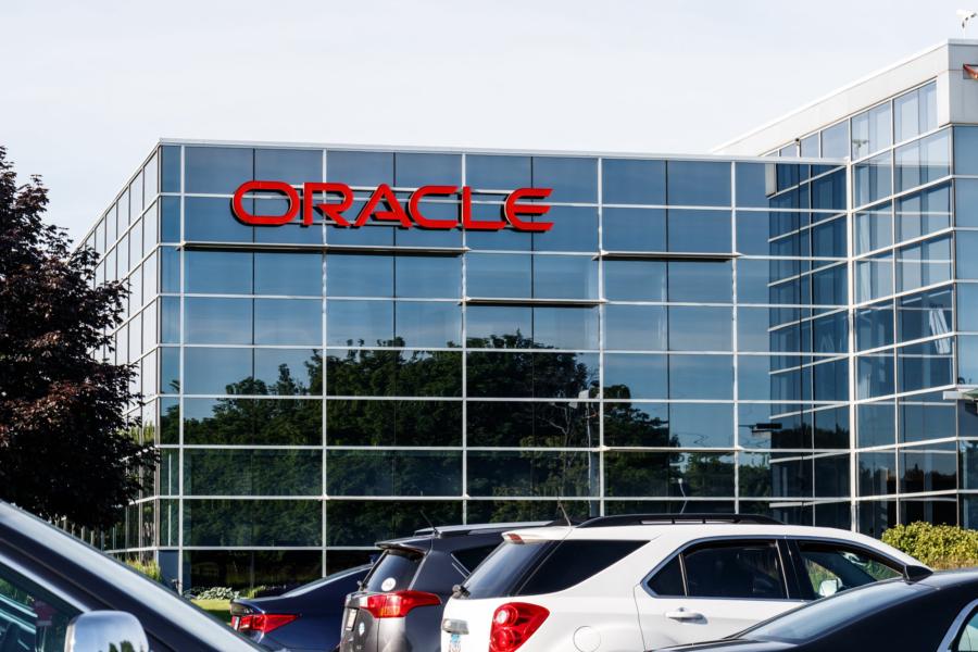 Oracle issues emergency patch; cybersecurity teams from Mandiant & Google involved.