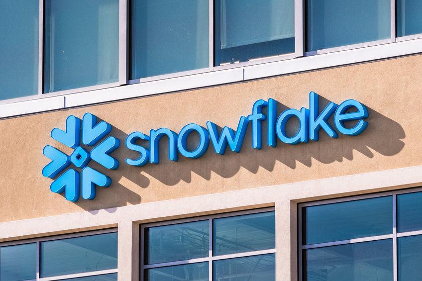 salesforce vs snowflake stock jim cramer picks a side