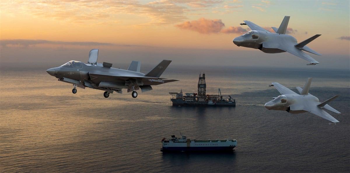 Lockheed Martin F-35 c approaching for landing on an aircraft carrier - Stock Editorial Photography