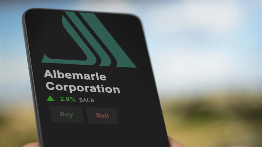 January 15th 2024. The logo of Albemarle Corporation on the screen of an exchange. Albemarle Corporation price stocks, $ALB on a device. — Stock Editorial Photography